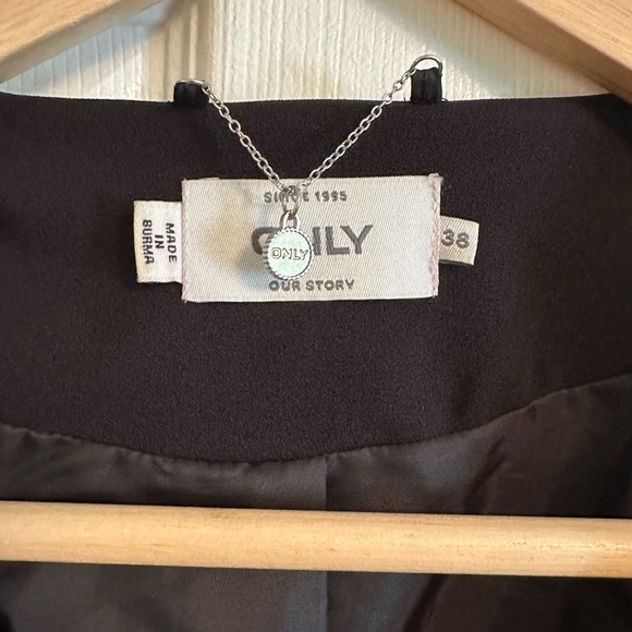 Ladies short jacket - Picture 2 of 3